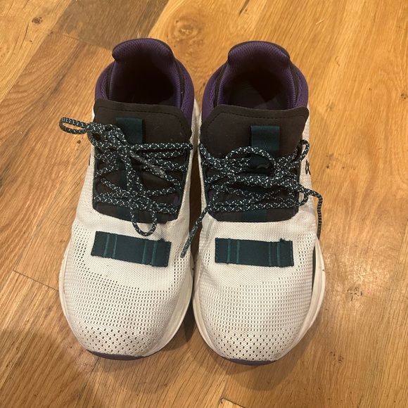 On Clouds Running Shoes - Picture 5 of 6